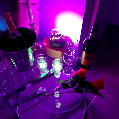 Ychoux Un Sejour Romantique En Couple Avec Jacuzzi Prive Chromotherapie Jardin Maison Privee מראה חיצוני תמונה