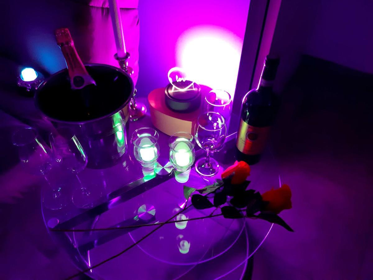 Ychoux Un Sejour Romantique En Couple Avec Jacuzzi Prive Chromotherapie Jardin Maison Privee מראה חיצוני תמונה