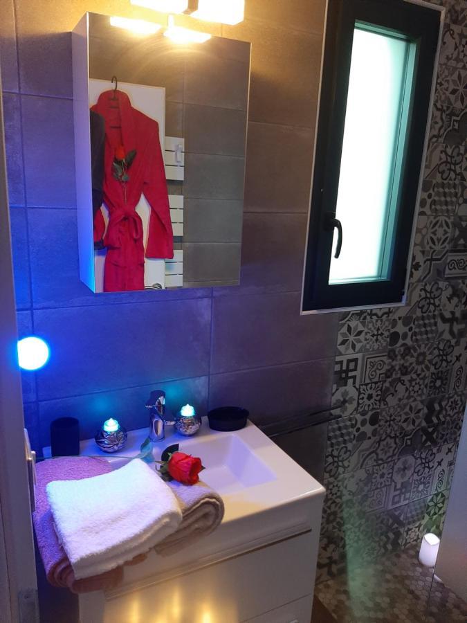 Ychoux Un Sejour Romantique En Couple Avec Jacuzzi Prive Chromotherapie Jardin Maison Privee מראה חיצוני תמונה