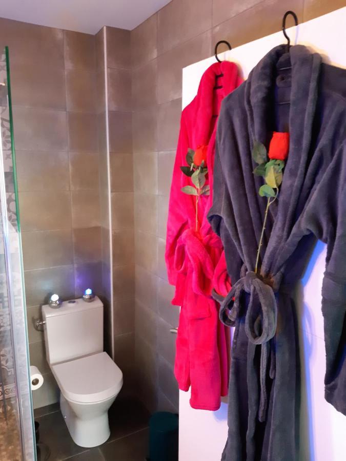 Ychoux Un Sejour Romantique En Couple Avec Jacuzzi Prive Chromotherapie Jardin Maison Privee מראה חיצוני תמונה