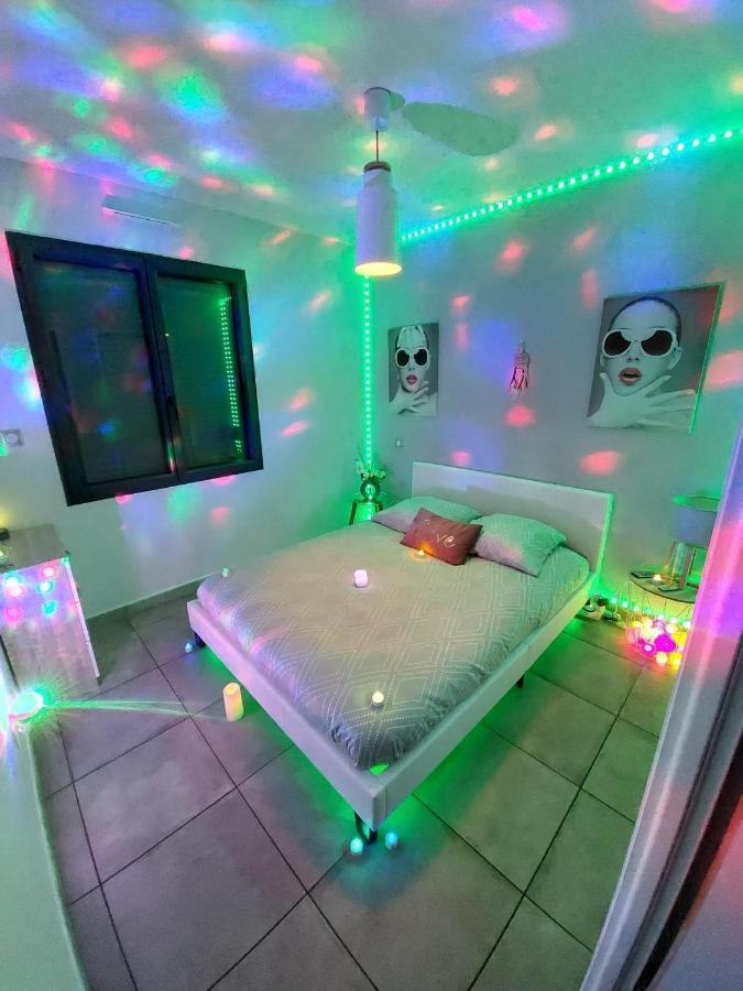 Ychoux Un Sejour Romantique En Couple Avec Jacuzzi Prive Chromotherapie Jardin Maison Privee מראה חיצוני תמונה