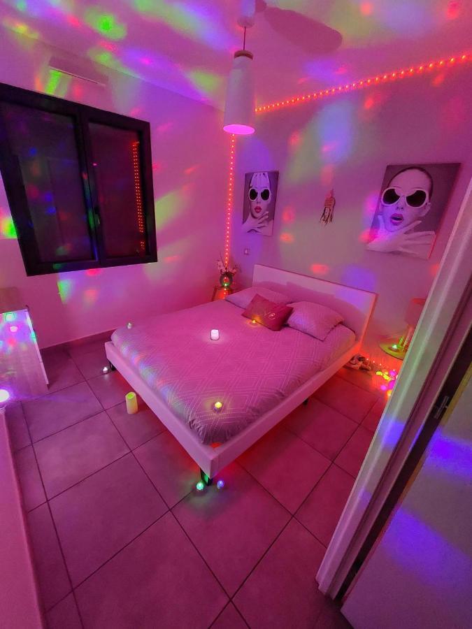 Ychoux Un Sejour Romantique En Couple Avec Jacuzzi Prive Chromotherapie Jardin Maison Privee מראה חיצוני תמונה