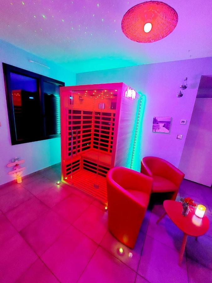 Ychoux Un Sejour Romantique En Couple Avec Jacuzzi Prive Chromotherapie Jardin Maison Privee מראה חיצוני תמונה