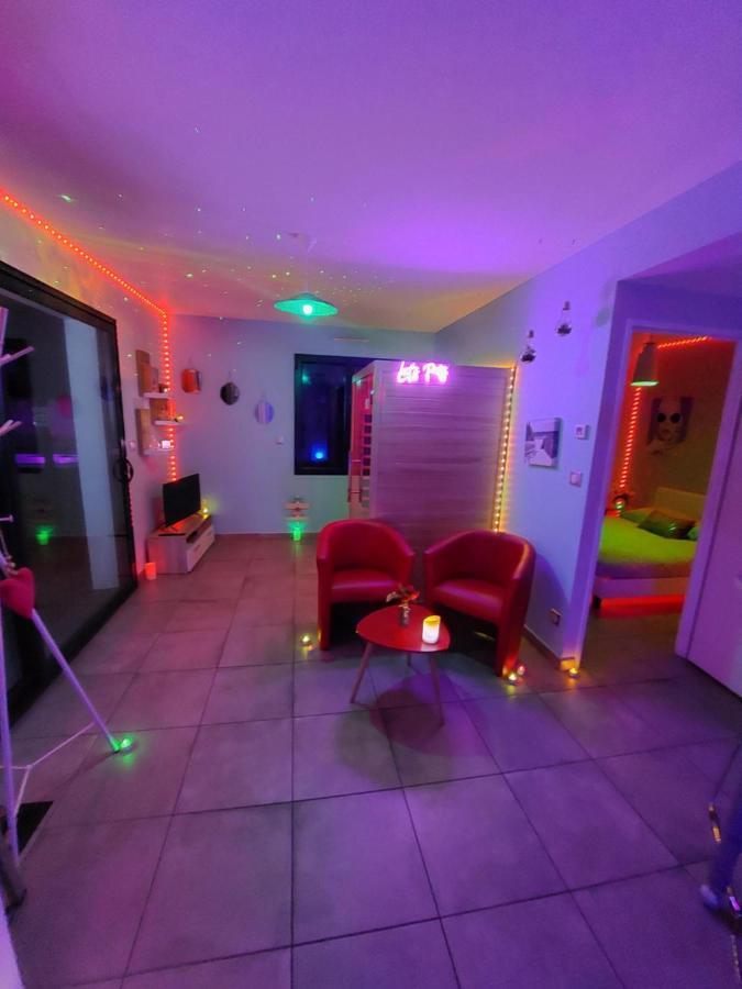 Ychoux Un Sejour Romantique En Couple Avec Jacuzzi Prive Chromotherapie Jardin Maison Privee מראה חיצוני תמונה
