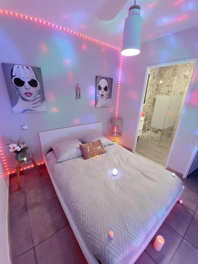 Ychoux Un Sejour Romantique En Couple Avec Jacuzzi Prive Chromotherapie Jardin Maison Privee מראה חיצוני תמונה